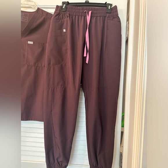 Women’s Dark Fig Scrub Set - Catarina Scrub Top and Alexandria Joggers - Picture 4 of 8